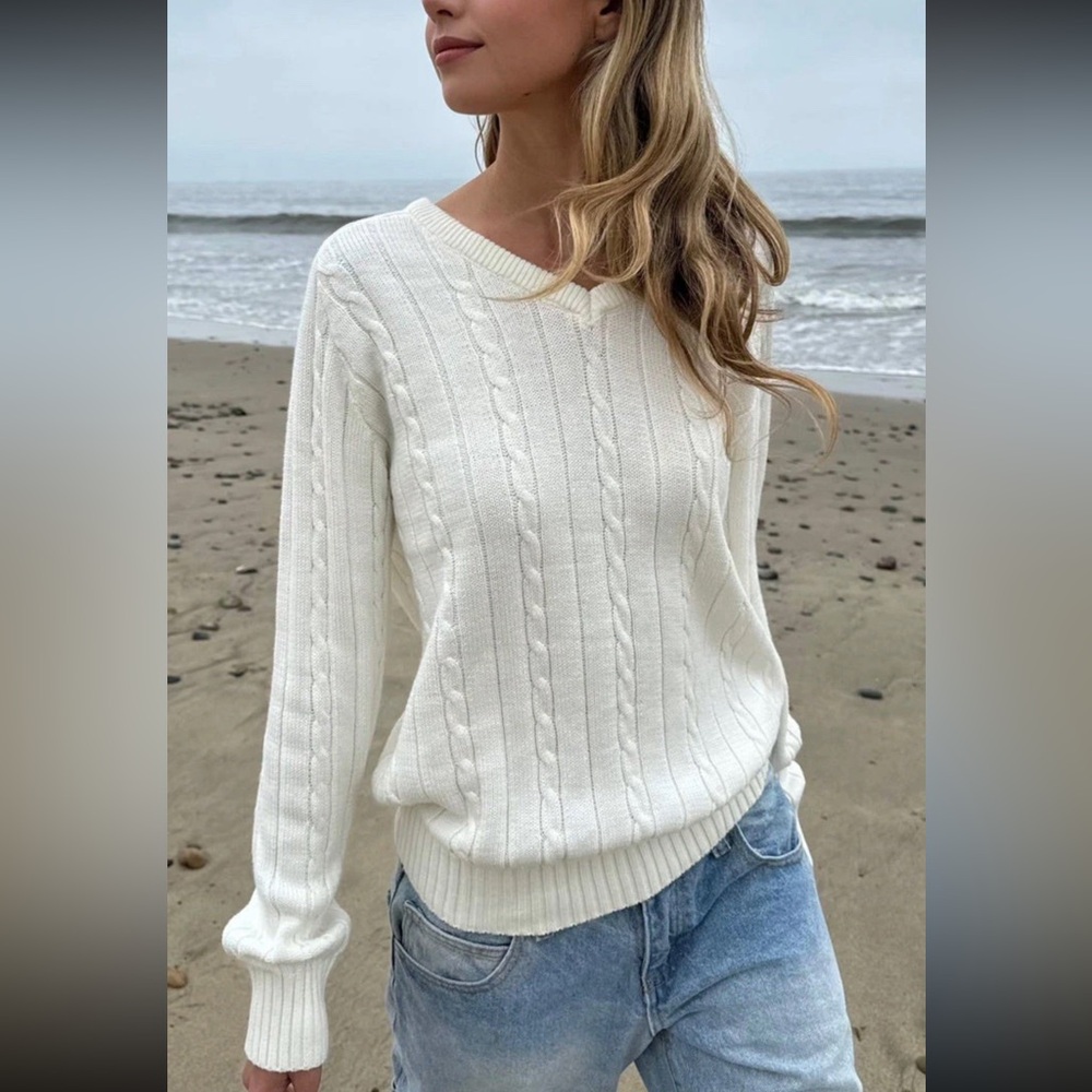Brandy Melville  IDA COTTON CABLE KNIT V-NECK SWEATER